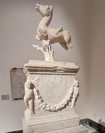 VII.7.32 Pompeii. April 2023.   Statuette on a base with an inscription on display in “Campania Romana” gallery, inv.3762.  Photo courtesy of Giuseppe Ciaramella.