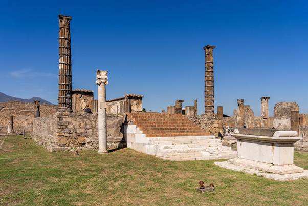 VII.7.32 Pompeii. October 2023.   Looking towards sundial, steps to Temple podium and altar, from south-west corner. Photo courtesy of Johannes Eber.